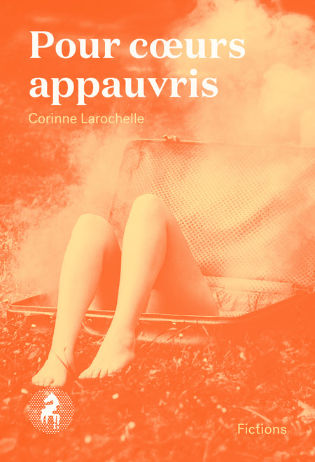 Pour coeurs appauvris fait l'inventaire sentimental et érotique d'une nomade de l'amour. Mue par la tendresse et l'ironie, Corinne Larochelle veut y saisir le langage des amours en déroute. Dans la soixantaine de tableaux vivants qui composent ce livre, elle se sert du matériau de ses histoires et de celles de ses proches, jusqu'à brouiller les pistes entre fictions et confidences, faits vécus ou fantasmés. Il sera donc question de désir, qu'il soit partagé ou non. D'amour, de sa présence intangible et divinatoire, de son absence et de sa multiplication en autant de rencontres. D'épuiser la mémoire des femmes et des hommes qui ont compté dans nos vies, et de ceux qui n'ont fait que passer. Ce recueil obéit aux règles arbitraires et tyranniques du sexe et a pour force le leurre de la séduction. Tout y est chimères, drames et esquives ; apparitions et recommencements.
9782924491669