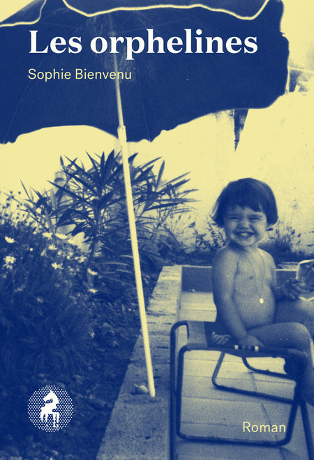 Les enfances laissent des marques. Certaines se taisent longtemps.

Il y a un an, Magda a cogné à la porte du chalet d’Elsa, voulant mieux comprendre les derniers instants de sa nièce, Claudia. Aujourd’hui, c’est Elsa qui, au risque de perdre son amie, vient lui apprendre ce qui est vraiment arrivé ce matin-là en avril, sur le lac gelé. Au fil de ses aveux, Elsa entraînera Magda dans les secrets de sa honte et de sa rage. De Montréal au Finistère en Bretagne en passant par la Pologne, d’autres disparues referont surface : Kiki, la mère inoubliable et défaillante d’Elsa, et Hannah, survivante de la guerre et du génocide juif comme sa sœur Magda. Roman de l’amitié où les mots ont le pouvoir de prendre soin des mémoires blessées, Les orphelines raconte les destins bouleversants de femmes meurtries par l’abandon, la violence, et l’amour mal donné.